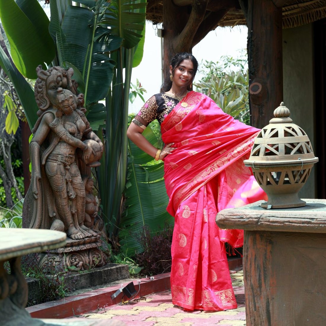 Nishika Goldweave Handloom Silk Saree - Handcrafted Indian Art (View 4) | Art Angan